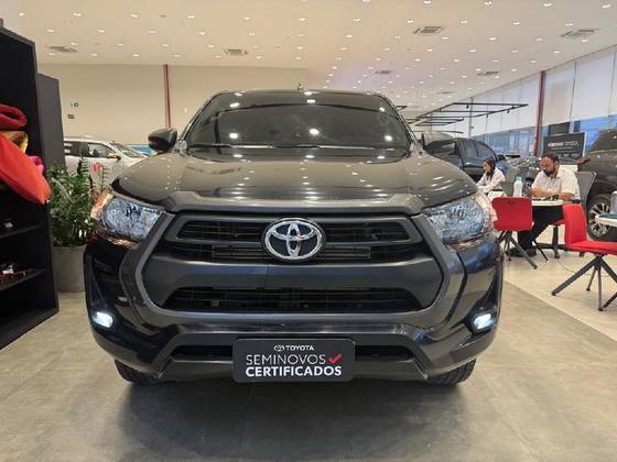TOYOTA HILUX 2.8 D-4D TURBO DIESEL CD SR 4X4 AUTOMÁTICO TOYOTA HILUX 2.8 D-4D TURBO DIESEL CD SR 4X4 AUTOMÁTICO